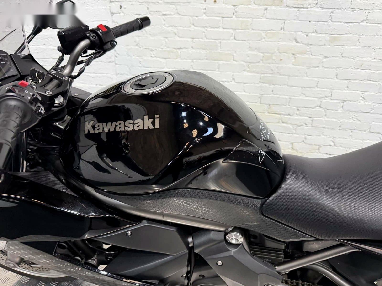 Kawasaki ER-6F 2010 — bak